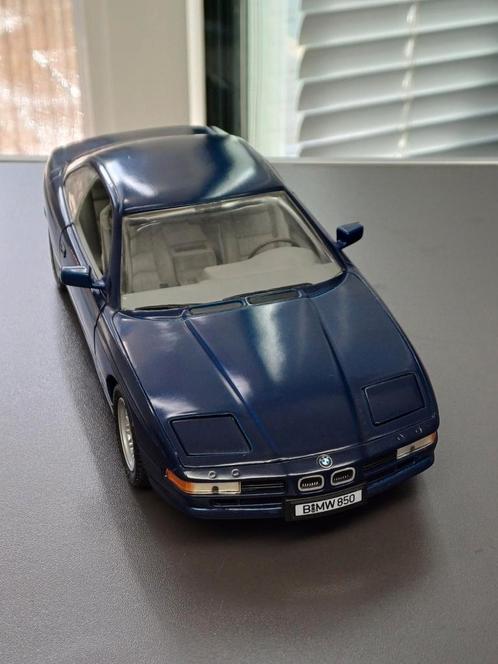 BMW 850i Coupe "E31" Revell 1/18 Blauw, Hobby en Vrije tijd, Modelauto's | 1:18, Zo goed als nieuw, Auto, Revell, Ophalen