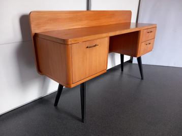 Vintage kaptafel of TV- meubel beschikbaar voor biedingen