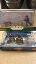 Lemax Kerstdorp Figuren - 2 Stuks, Diversen, Kerst, Ophalen of Verzenden, Zo goed als nieuw