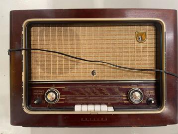 Vintage Philips Radio beschikbaar voor biedingen