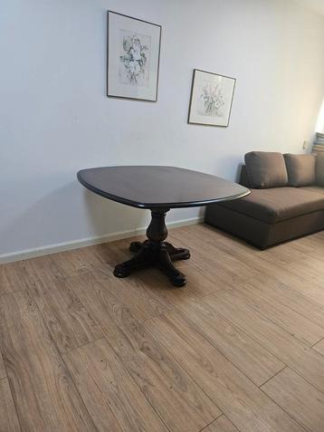 Massief Houten Eettafel met Kwartronde Hoek - 120x120x175 cm beschikbaar voor biedingen
