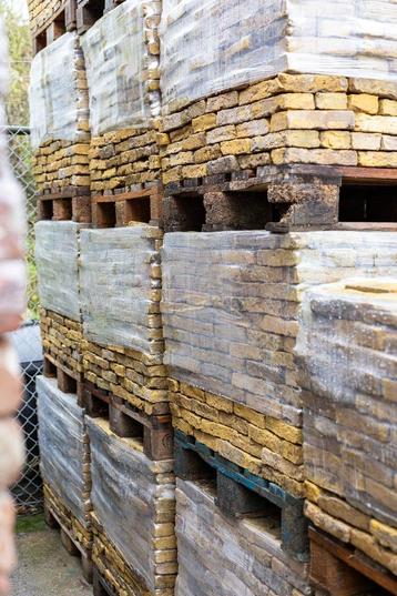 Antieke oude Friese straat boeren geeltjes 17x4 1.500m2 beschikbaar voor biedingen