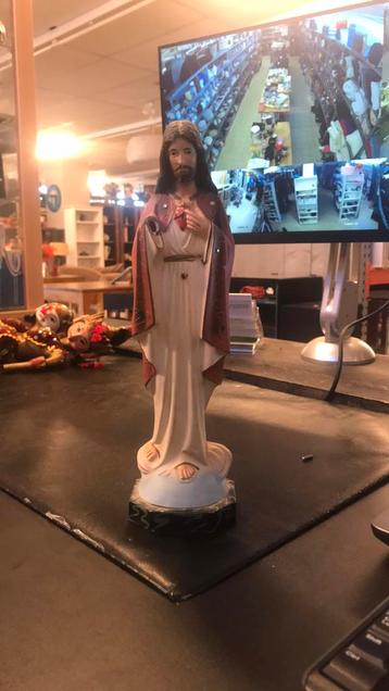 Antiek Jezus beeldje beschikbaar voor biedingen