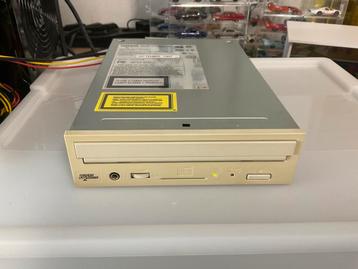 Yamaha CDR-200t-nb SCSi CD-brander beschikbaar voor biedingen