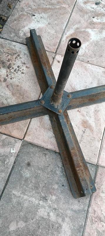 Stevige parasol voet groot beschikbaar voor biedingen