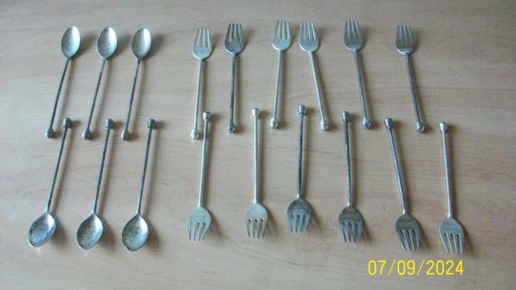 Verzilverde lepeltjes met bijpassende gebaksvorkjes, Antiek en Kunst, Antiek | Bestek, Ophalen of Verzenden