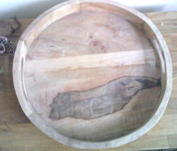 Robuuste grote ronde teakhouten dienblad met rand beschikbaar voor biedingen