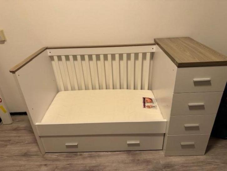 Ledikant, Kinderen en Baby's, Kinderkamer | Commodes en Kasten, Zo goed als nieuw, Commode, 90 tot 105 cm, 100 cm of meer, 50 tot 70 cm