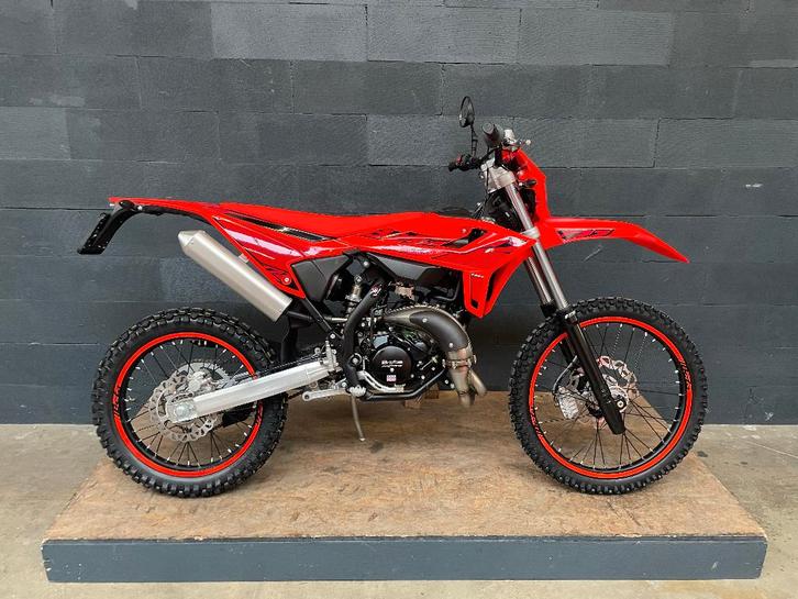 Beta RR 50 Enduro Sport 2026 Rood, Nieuw 50cc AM6 Voorraad, Fietsen en Brommers, Brommers | Overige merken, Nieuw, Maximaal 45 km/u