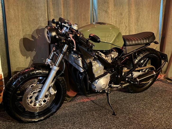 Suzuki GSX 600f Cafe Racer - Uniek! Nieuw gebouwd, Motoren, Motoren | Honda, Bedrijf, Naked bike, meer dan 35 kW, 4 cilinders