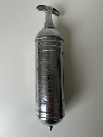 Vintage Junior Pyrene brandblusser (verchroomd) beschikbaar voor biedingen