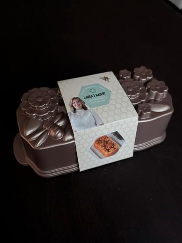 NIEUW bakvorm bloemen en bijen beschikbaar voor biedingen