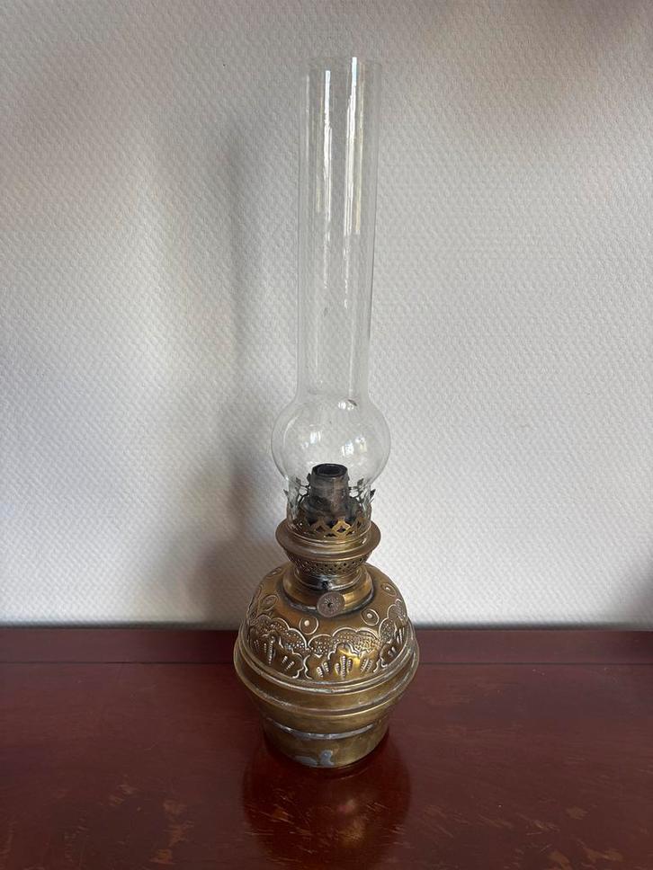 Antieke Petroleumlamp met Glas, Antiek en Kunst, Antiek | Lampen, Ophalen of Verzenden