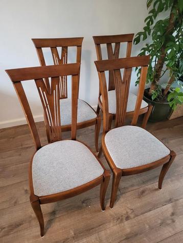 Nieuw gestoffeerde stoelen beschikbaar voor biedingen