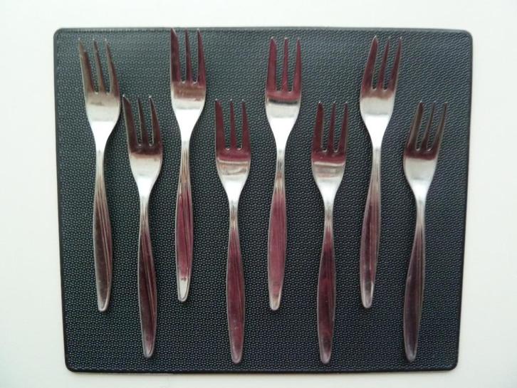 Bavaria Roninox gebaksvorkjes 8 stuks uit de jaren 50 - 60, Huis en Inrichting, Keuken | Bestek, Gebruikt, Rvs of Chroom, Ophalen of Verzenden