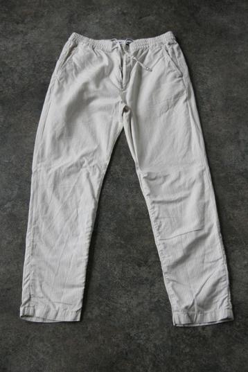 4 heren broeken beschikbaar voor biedingen