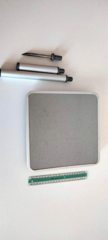 Compact mini kampeertafeltje beschikbaar voor biedingen