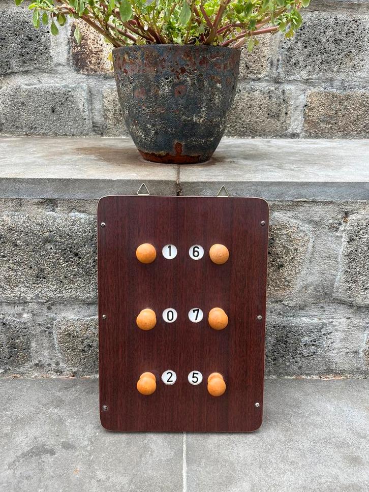 Vintage houten scorebord/eeuwigdurende kalender, Antiek en Kunst, Curiosa en Brocante, Ophalen of Verzenden