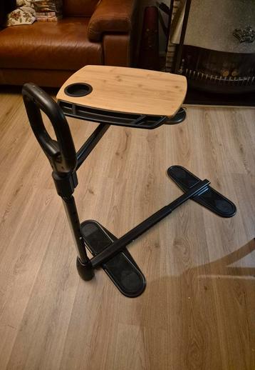 Sta-op-hulp Assist-A-Tray met leestafel beschikbaar voor biedingen