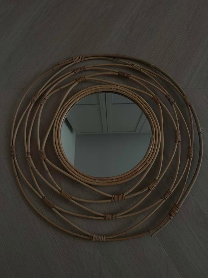 Ronde spiegel met bamboe rand, Huis en Inrichting, Woonaccessoires | Spiegels, Zo goed als nieuw, 50 tot 75 cm, Rond, Ophalen
