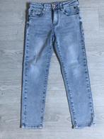 stoere spijkerbroek (JM) 134, Kinderen en Baby's, Kinderkleding | Maat 134, Broek, Meisje, Ophalen of Verzenden, Zo goed als nieuw
