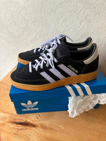 Adidas Handball Spezial  beschikbaar voor biedingen