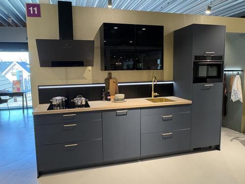 Showroom keuken Fjordblauw 305cm, Huis en Inrichting, Keuken | Complete keukens, Zo goed als nieuw, Enkelwandige keuken, Blauw