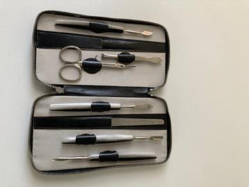 VINTAGE manicure setje in leren etui  jaren 60 beschikbaar voor biedingen