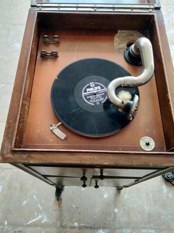 Vintage Grammofoon met Platen en Naalden beschikbaar voor biedingen