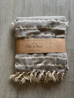 Plaid van Take a Plaid 130 x 180, Huis en Inrichting, Woonaccessoires | Plaids en Woondekens, Ophalen of Verzenden, Nieuw
