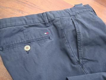 Heren Tommy Hilfiger chino pantalon donker blauw W38 L34 beschikbaar voor biedingen