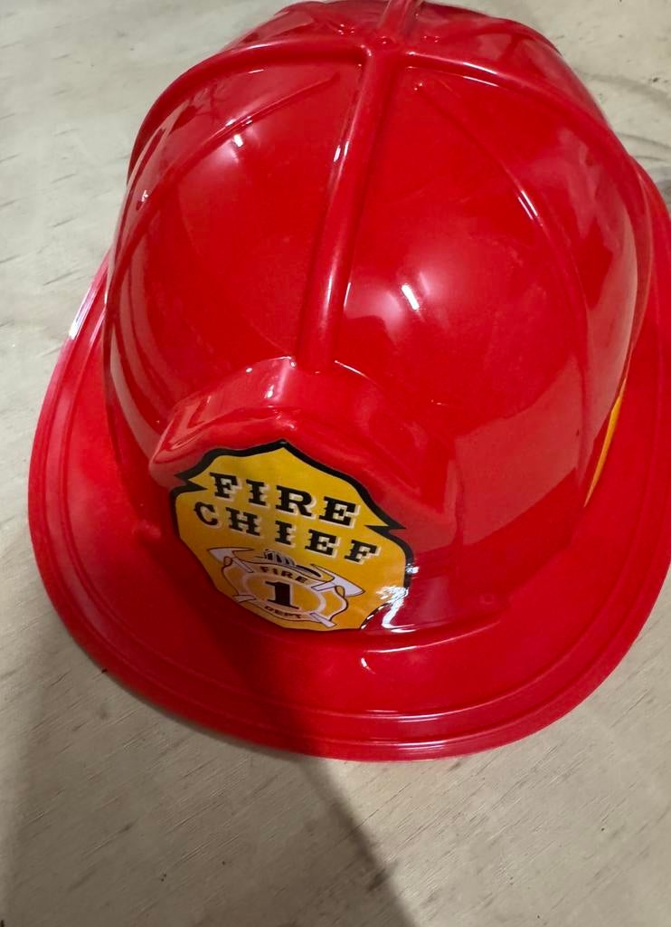 Brandweerhelm en brettels, Ophalen of Verzenden, Zo goed als nieuw, Maat 38/40 (M), Carnaval