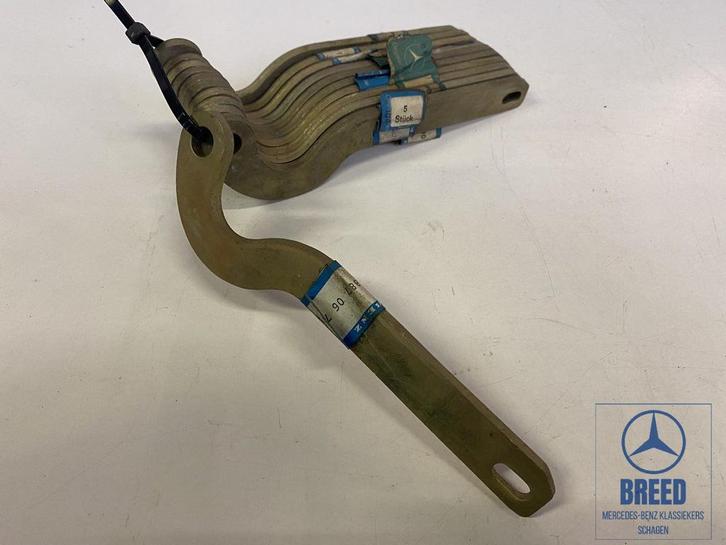 NOS motorkapscharnier rechts Mercedes W110 W111 W114 W115, Auto-onderdelen, Carrosserie en Plaatwerk, Mercedes-Benz, Nieuw, Ophalen of Verzenden