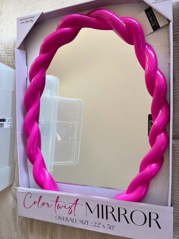 Roze grote spiegel, color twist mirror, 22x30 inch beschikbaar voor biedingen