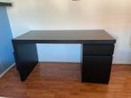IKEA - Zwart bureau (malm) + bureau stoel (skruvsta), Huis en Inrichting, Bureaus, Ophalen, Gebruikt, Bureau