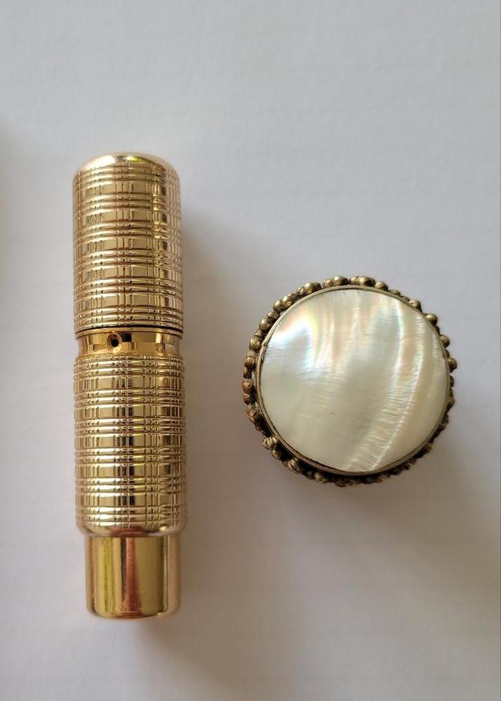 Parfumverstuiver en Pillendoosje Jaren 50-60, Sieraden, Tassen en Uiterlijk, Antieke sieraden, Overige materialen, Ophalen of Verzenden