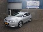 Hyundai I30 CW 1.6i Dynamic, Auto's, Hyundai, Origineel Nederlands, Te koop, Zilver of Grijs, 5 stoelen