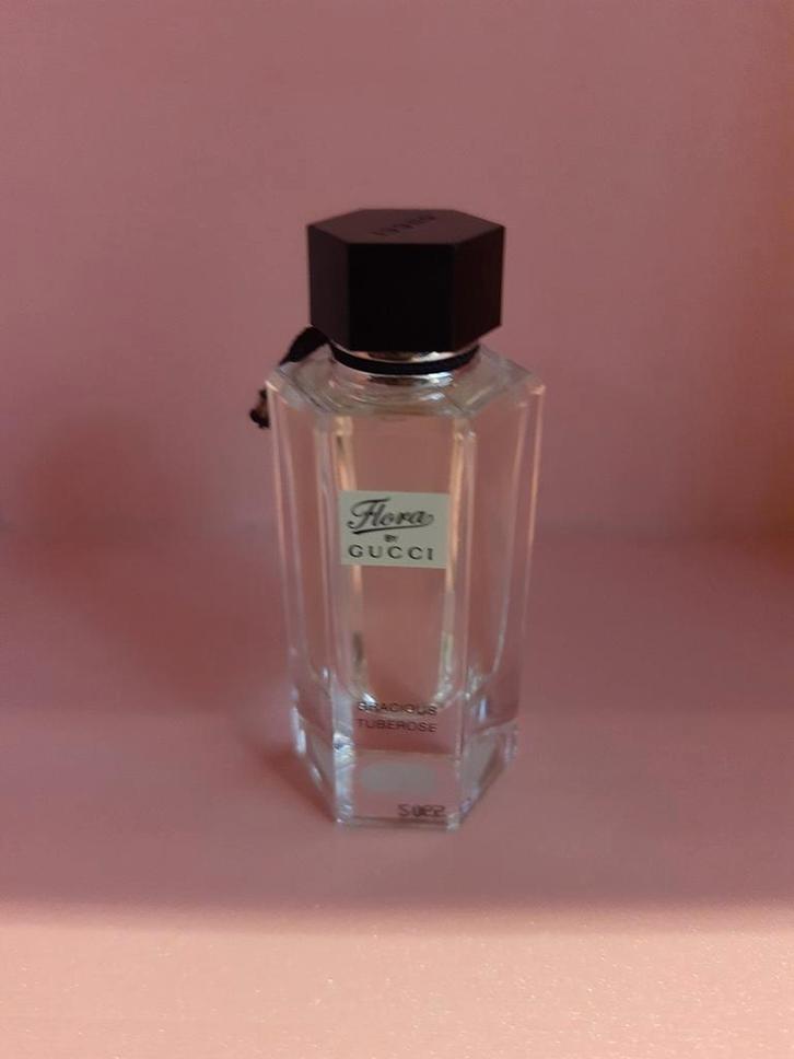 Parfum miniatuur Flora By Gucci Gorgeous Tuberose edt 5 ml, Verzamelen, Parfumverzamelingen, Zo goed als nieuw, Miniatuur, Gevuld