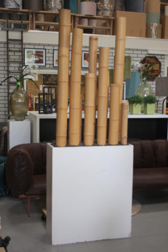 bloembak bloempot clayfibre wit met bamboe afscheiding, Tuin en Terras, Bloembakken en Plantenbakken, Gebruikt, Binnen, 60 cm of meer