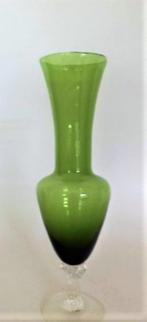 Smal groen mondgeblazen vaasje bewerkte steel (7734), Ophalen, Minder dan 50 cm, Groen, Glas