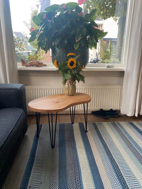 Handgemaakt massief eiken bijzettafel, Huis en Inrichting, Tafels | Bijzettafels, Nieuw, Overige vormen, 45 tot 60 cm, Minder dan 55 cm
