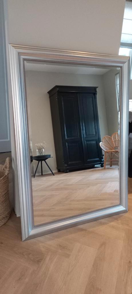 Mooie grote spiegel - 1.30m hoog - zgan!, Huis en Inrichting, Woonaccessoires | Spiegels, Zo goed als nieuw, Rechthoekig, Ophalen