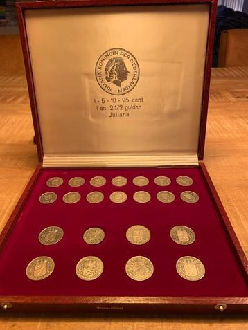 Luxe cassette Juliana nikkel/brons 1950-1980 beschikbaar voor biedingen