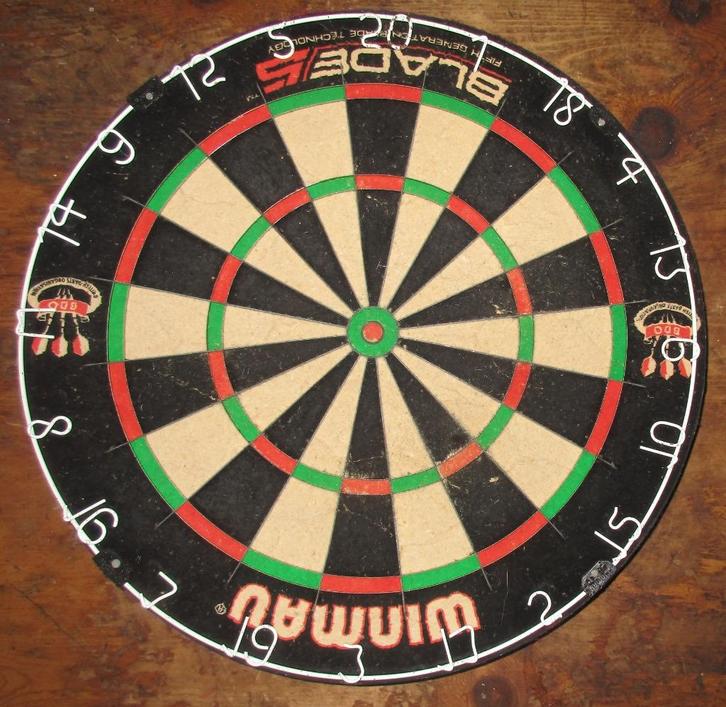 Origineel wedstrijd dartboard van Winmau, Sport en Fitness, Darts, Gebruikt, Dartbord, Ophalen of Verzenden