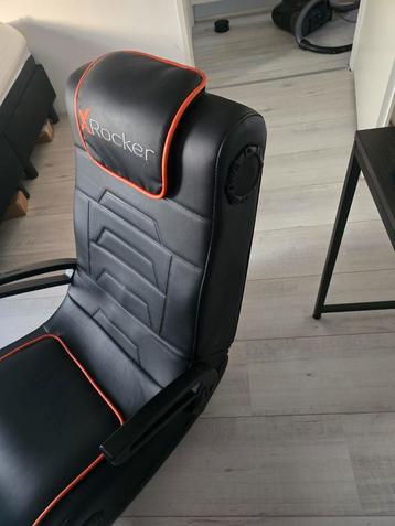 Gaming chair/ game stoel / met ingebouwde boxen beschikbaar voor biedingen