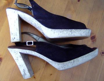 Prachtige suede Sandalen, maat 40 beschikbaar voor biedingen