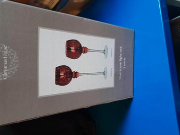 Te koop 2 mooie rode thee lichtjes houder  beschikbaar voor biedingen