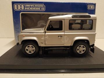 Land Rover Defender 90 SWB Universal Hobbies 1:18 KRD schade beschikbaar voor biedingen