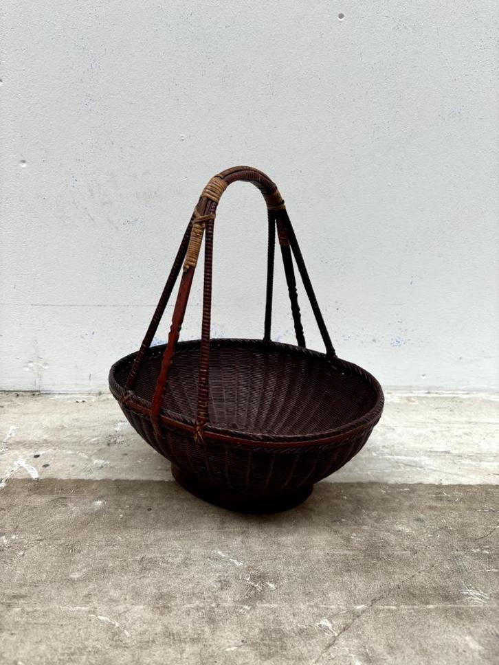 Antieke handgeweven Chinese marktmand – bamboe & rattan, Antiek en Kunst, Antiek | Woonaccessoires, Ophalen of Verzenden