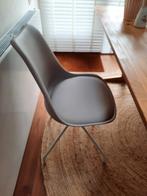 Kunststof stoel metalen poot wit beige, Huis en Inrichting, Stoelen, Ophalen, Kunststof, Wit, Zo goed als nieuw